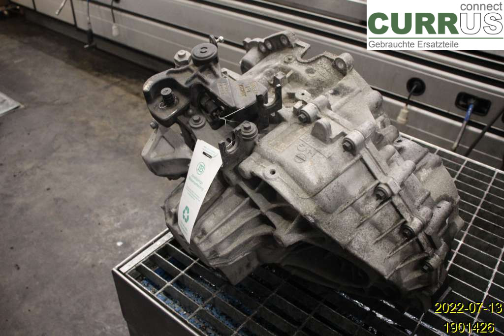 VOLVO V70      05-08 Gearbox (6-speed) 8252153 D5244T5