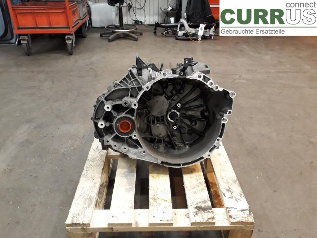 VOLVO V70    14-16 Gearbox (6-speed) 36010330 D4204T5