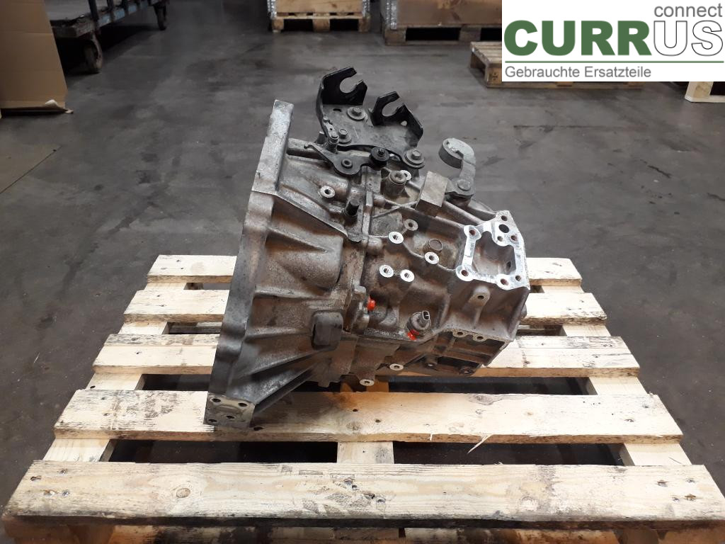 TOYOTA VERSO        09-  6-Gang-Getriebe 30300-0F050 2ZR-FAE