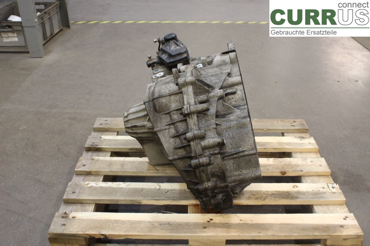 VOLVO V70    14-16 Gearbox (6-speed) 36000614 D5204T7