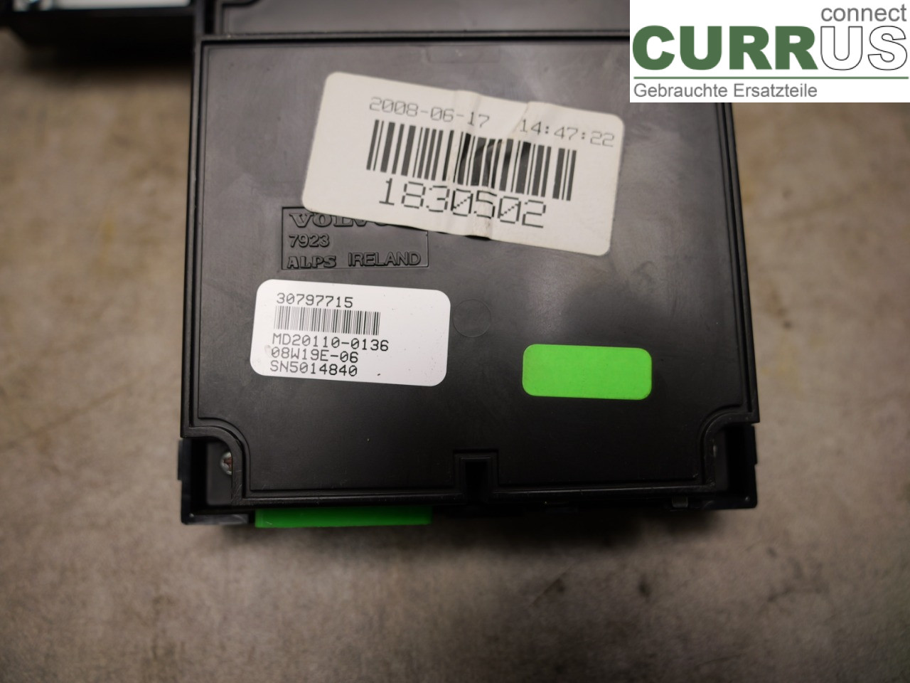 VOLVO V70      08-13 Monitor 31328828 B4204S4