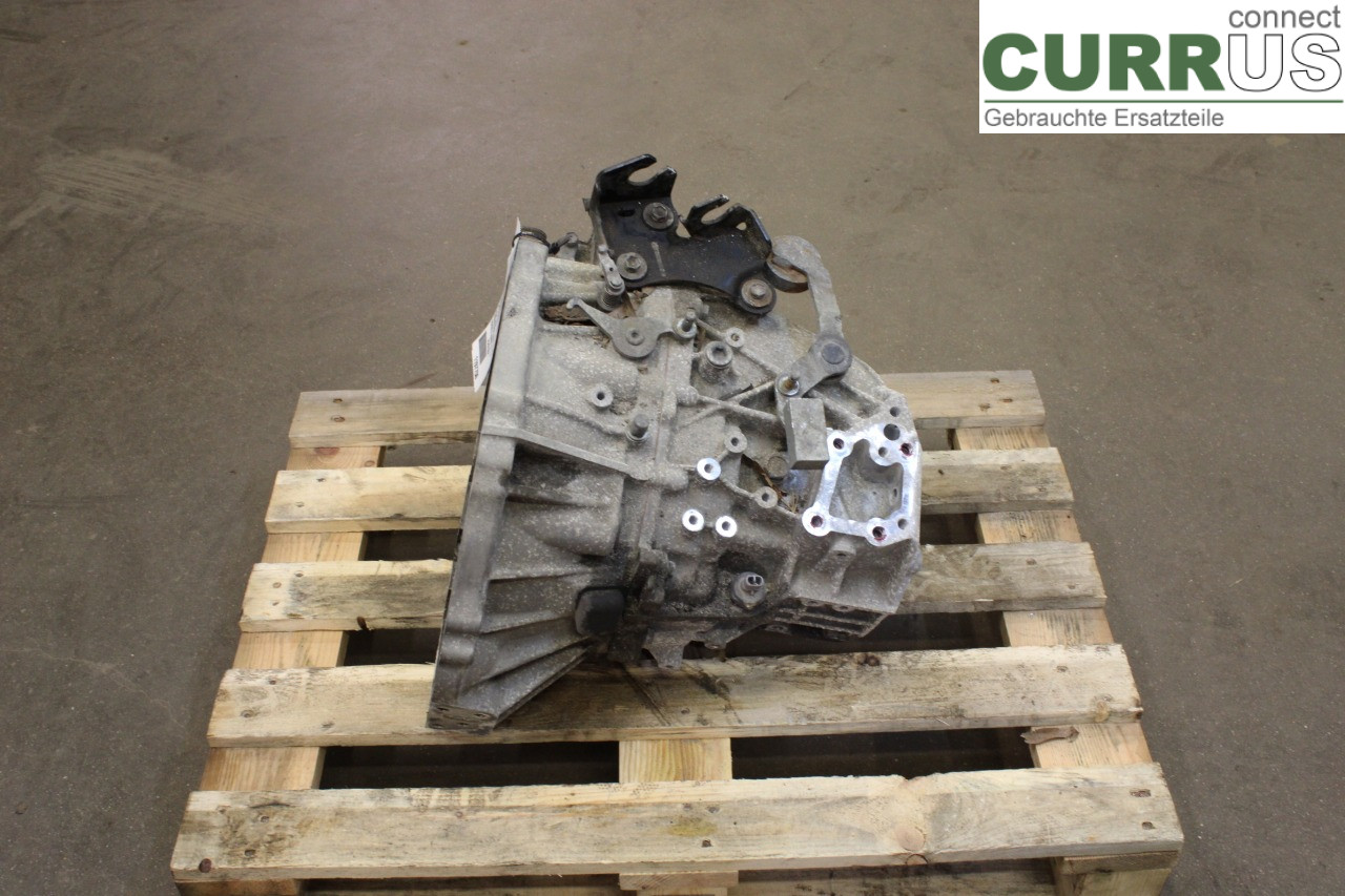 TOYOTA AURIS      13-19 6-Gang-Getriebe 30300-02390 8NR-FTS