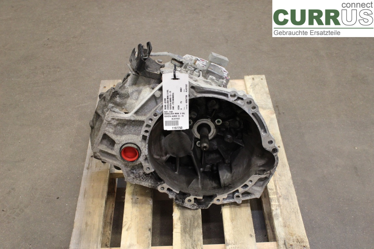 TOYOTA AURIS      13-19 6-Gang-Getriebe 30300-02390 8NR-FTS