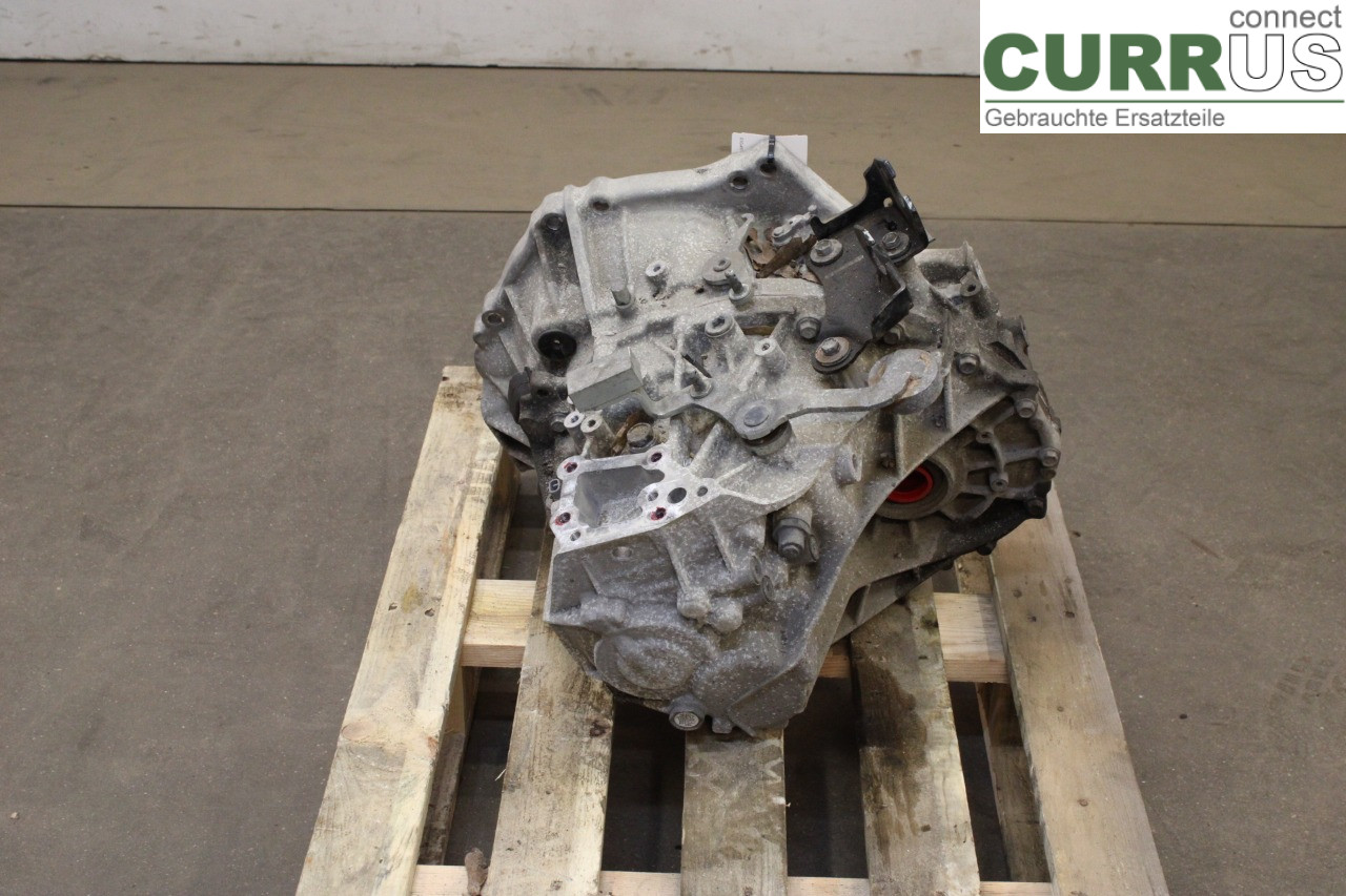 TOYOTA AURIS      13-19 6-Gang-Getriebe 30300-02390 8NR-FTS
