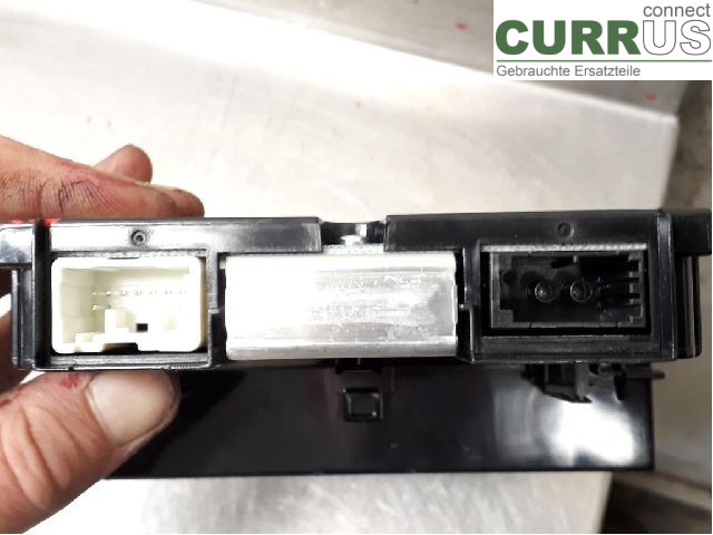 VOLVO V50      08-12 Control display 36001469 D4162T