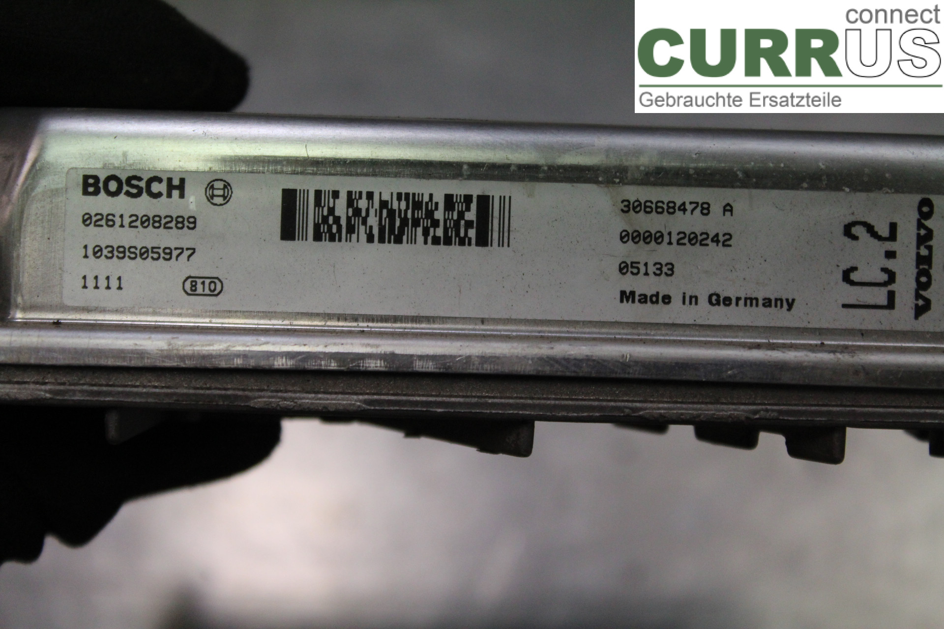 VOLVO V70      00-04 Engine Control Unit (ECU) 3066847B 
