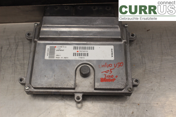 VOLVO V50      04-07 Engine Control Unit (ECU) 30743102 