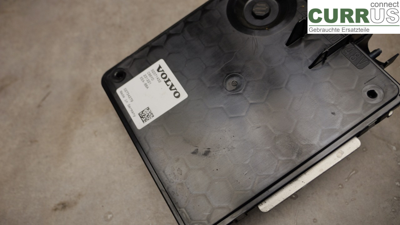 VOLVO XC60  18- Moduł rozdziału zasilania 36013252 D420T8