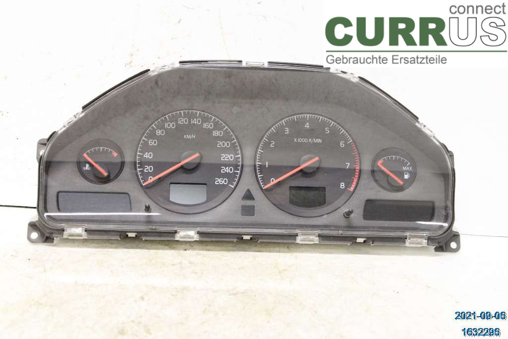 VOLVO XC70   01-04 Instrument cluster / comb 8251281 B5244T3
