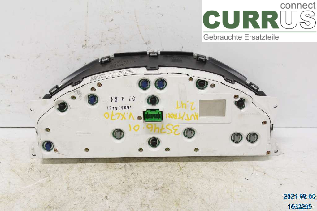 VOLVO XC70   01-04 Instrument cluster / comb 8251281 B5244T3