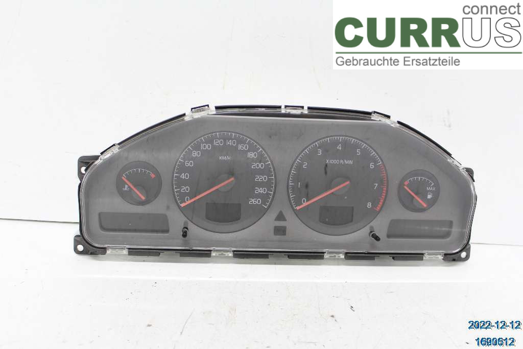 VOLVO XC70   01-04 Instrument cluster / comb 8251281 2,4T