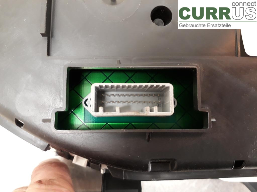 RENAULT CLIO III  09-12 Instrument cluster / comb 8201060305 D4F-740