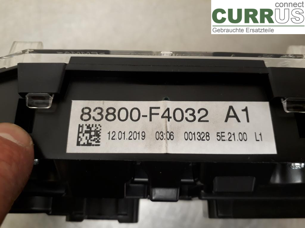 TOYOTA C-HR 16-23 Instrumentenkombination 83800-F4032 2ZR-FXE