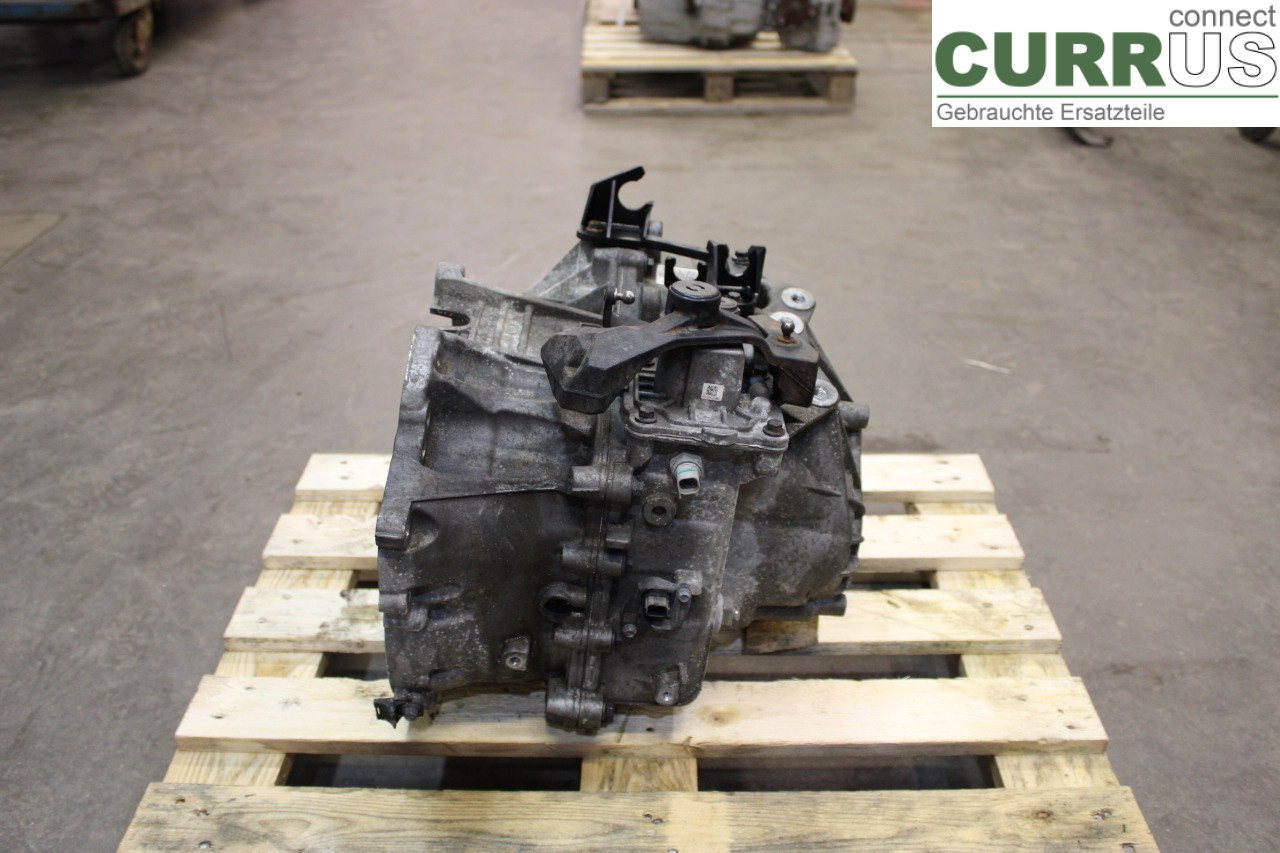 VOLVO V60  14-18 Gearbox (6-speed) 36010330 D4204T5