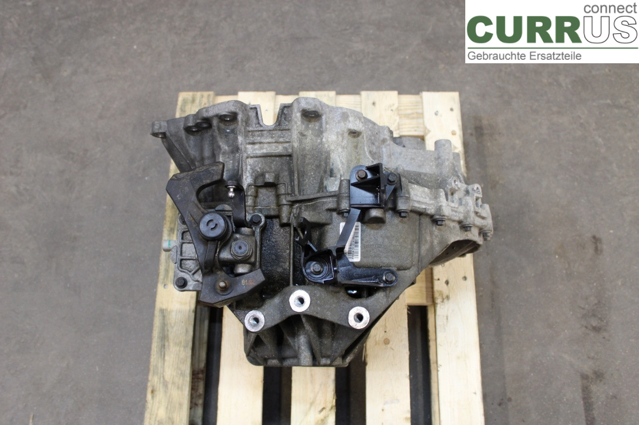 VOLVO V60  14-18 Gearbox (6-speed) 36010330 D4204T5