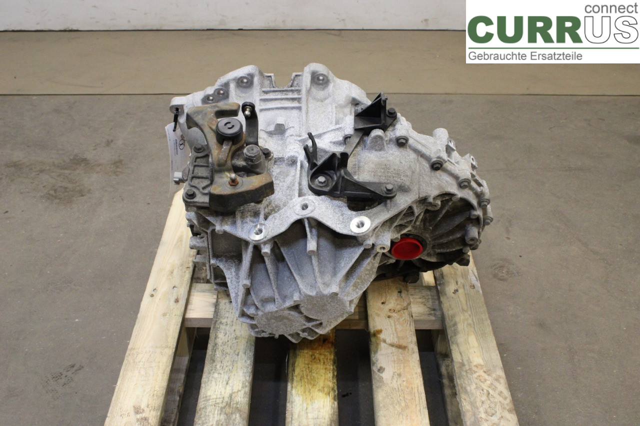 VOLVO V40  CROSS COUNTRY 13-19 Gearbox (6-speed) 36012742 D4204T8