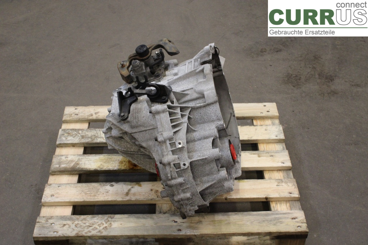 VOLVO V40  CROSS COUNTRY 13-19 Gearbox (6-speed) 36012742 D4204T8