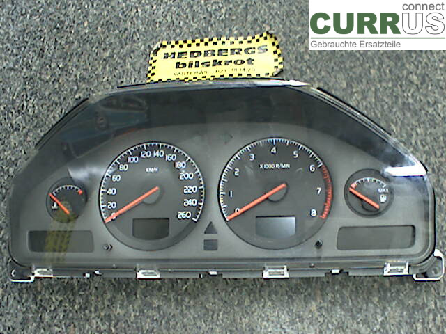 VOLVO V70      00-04 Instrumentenkombination 8251281 