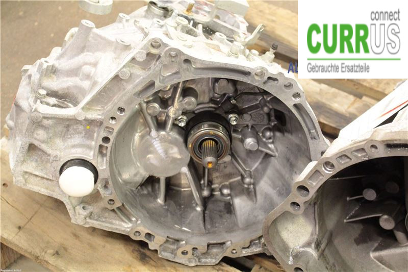 TOYOTA AURIS      13-19 Gearbox (6-speed) 30300-02360 1.6