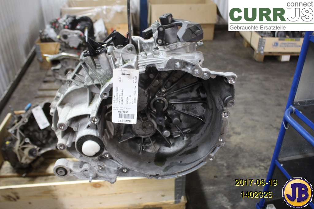 VOLVO V40  12-19 Gearbox (6-speed) 36010296 D4204T9