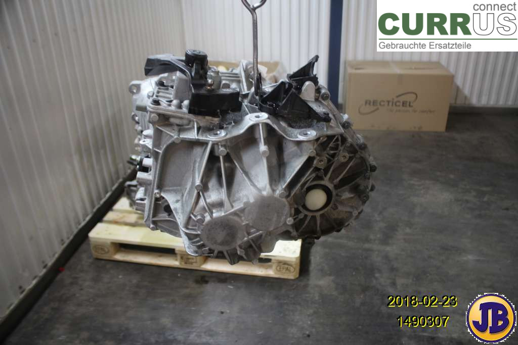 VOLVO V60  14-18 Gearbox (6-speed) 36010332 B4204T37