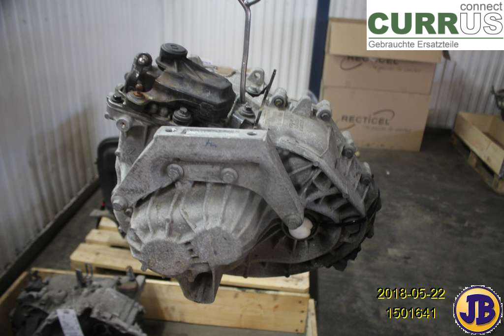 VOLVO V60  11-13 Skrzynia 6-biegowa 36001863 D5204T2