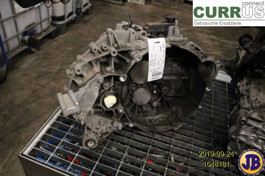VOLVO V60  11-13 Skrzynia 6-biegowa 36001863 D5204T2