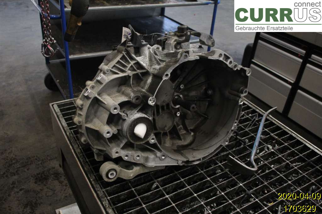 VOLVO V70    14-16 Gearbox (6-speed) 36010330 D4204T5
